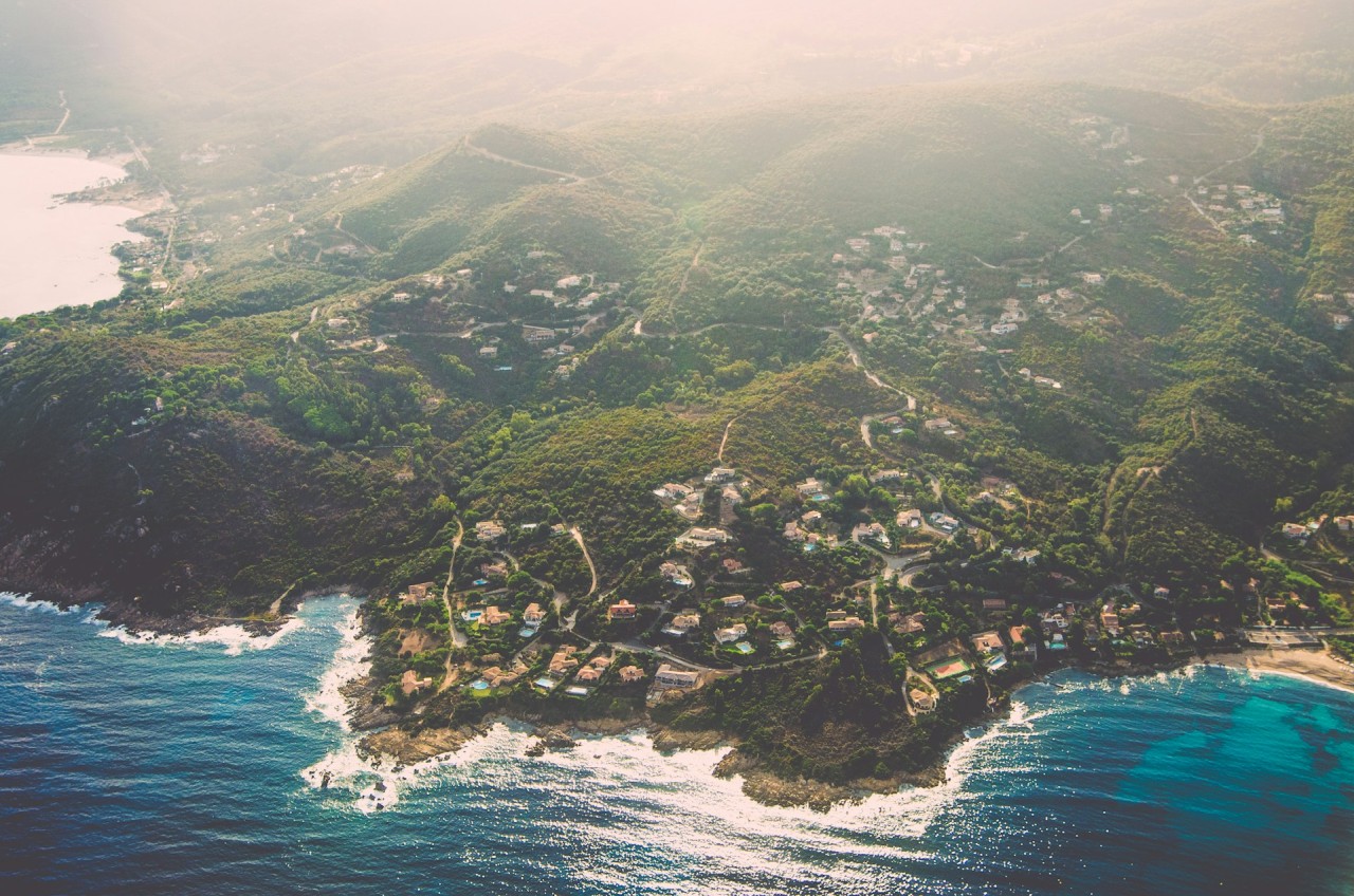 Comment rejoindre facilement votre location de vacances en Corse depuis l’aéroport ?